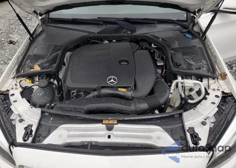 2019 Mercedes-Benz C 300 z USA, uszkodzony, nr VIN 55SWF8DB1KU294708